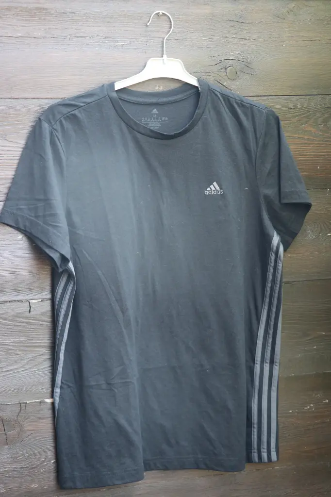 Tee Adidas
