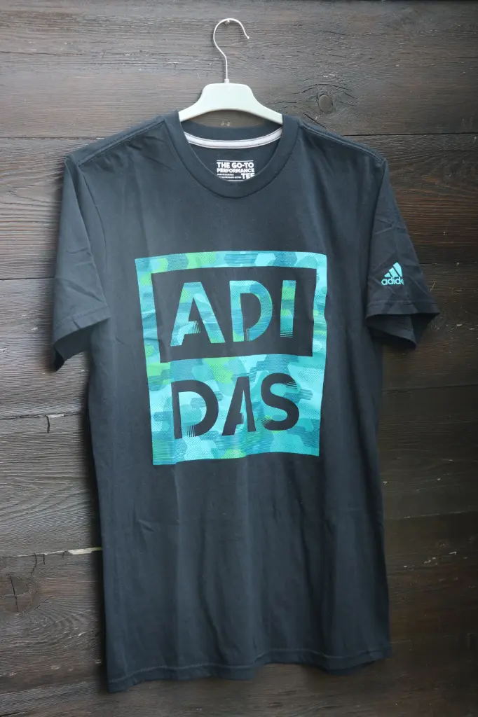 Tee Adidas