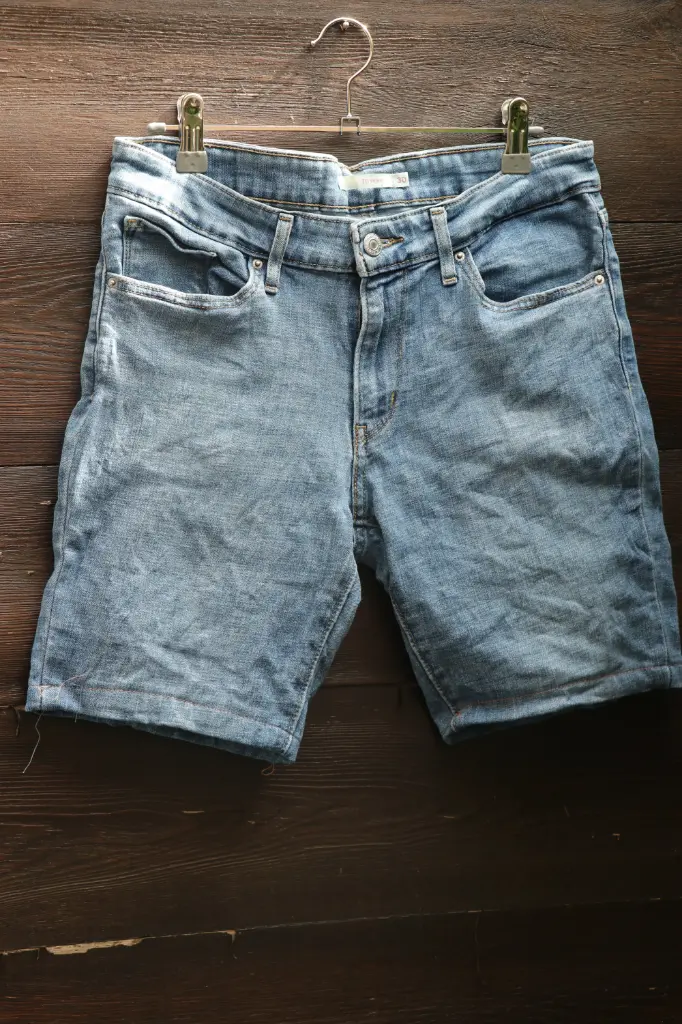 Short Levi's 711